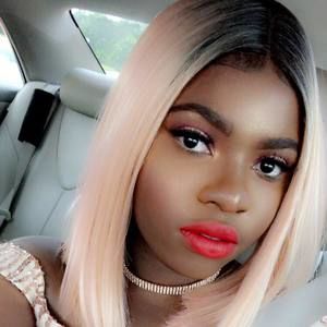 Meet your Posher, Monique